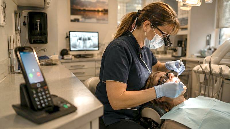 Clinics and dentists: at work, unable to reach a ringing phone.