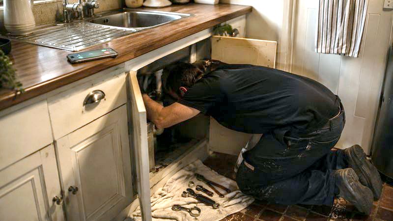 Plumbers and trades: at work, unable to reach a ringing phone.